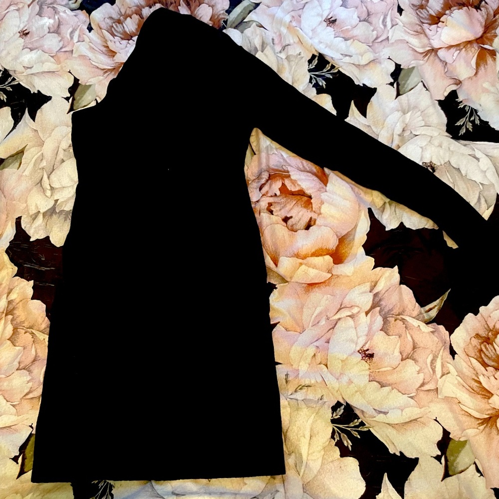 One shoulder seater black. Size XS